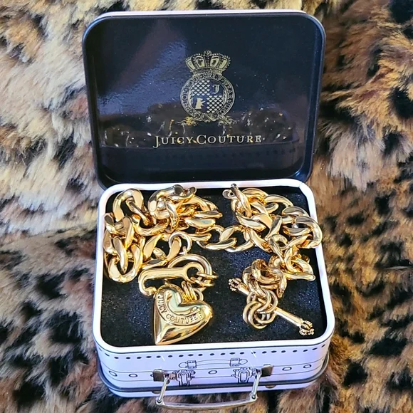 Juicy Couture Gold Chunky Chain Toggle Heart Pendant Necklace - Picture 8 of 8